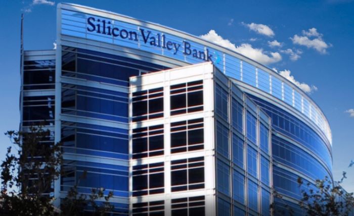 Colapso del Silicon Valley Bank provoca caos financiero en el mercado norteamericano mientras las acciones se hunden y los clientes temen por sus ahorros