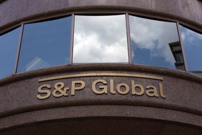 S&P y Markit venderán su brazo de datos sobre combustible a News Corp. para facilitar fusión
