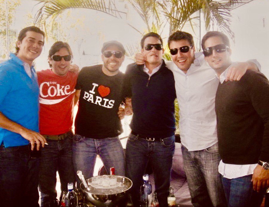 Francisco D’Agostino Casado, el bolichico, borra su pasado de internet e insiste en negar sus vínculos con Derwick, mientras participa en los más oscuros negocios junto a su concuñado Luis Alfonso de Borbón Francisco D’Agostino Casado, el bolichico, borra su pasado de internet e insiste en negar sus vínculos con Derwick, mientras participa en los más oscuros negocios junto a su concuñado Luis Alfonso de Borbón