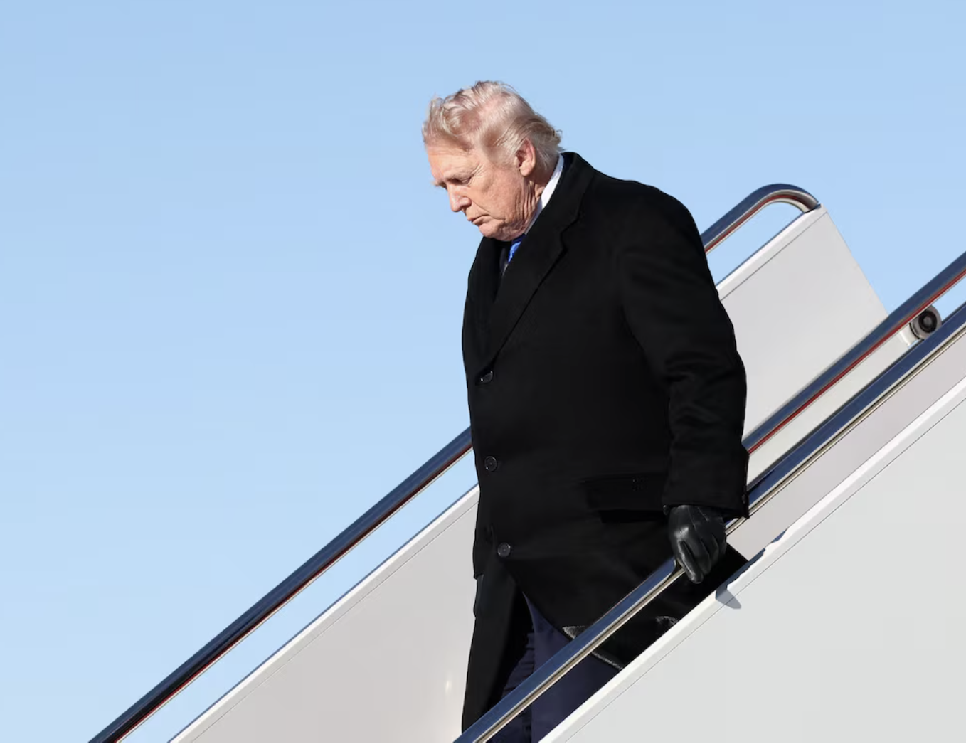 La aprobación de Trump cae a un nuevo mínimo del 36% mientras suben los precios del combustible en medio de la guerra con Irán, según encuesta de Reuters/Ipsos