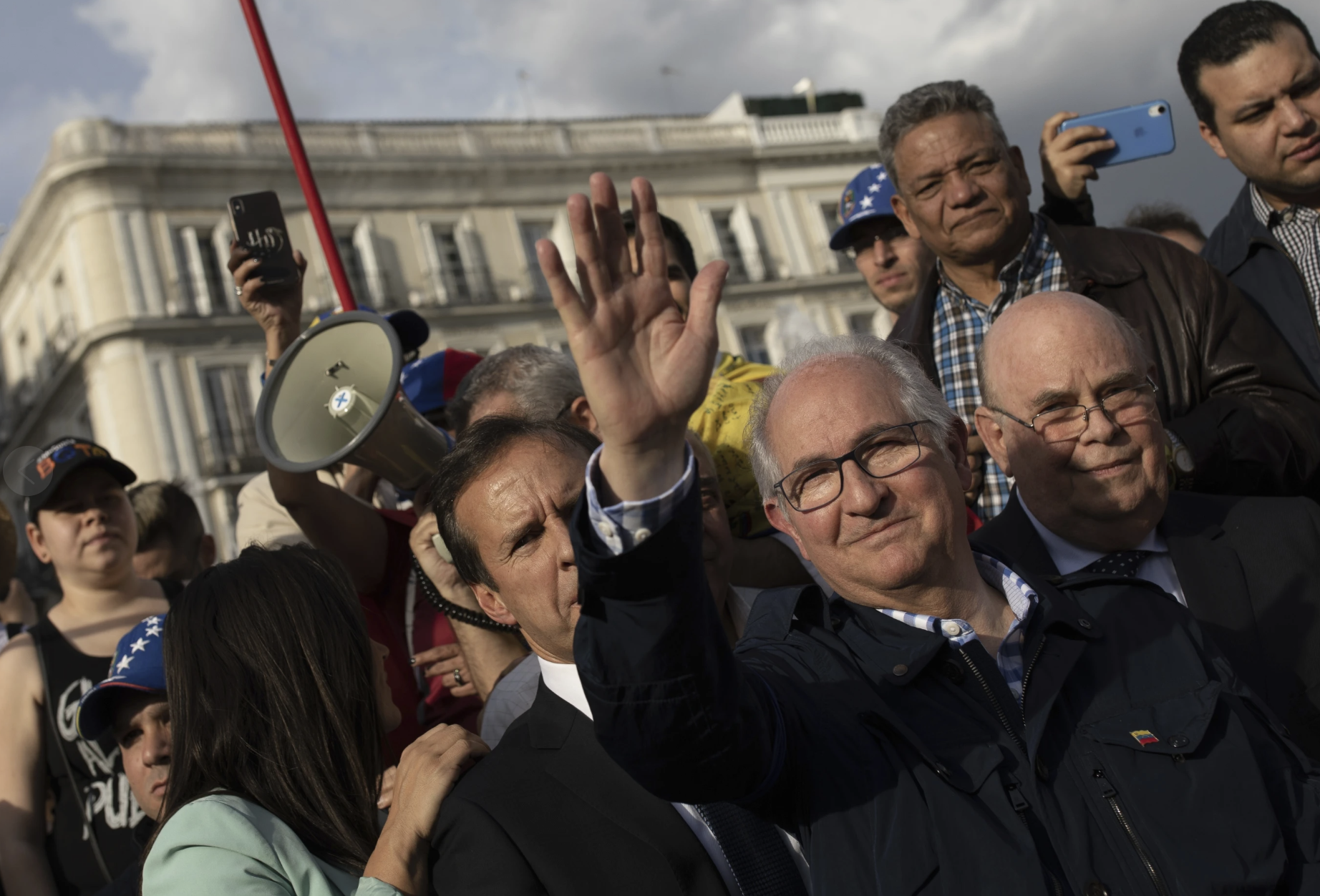 Yerno de un importante rival del presidente de Venezuela es condenado a 30 meses por lavado de dinero