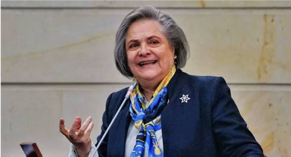 Senadora Clara López interpuso tutela contra la Registraduría para frenar escrutinios por falta de seguridad digital en los formularios E-14