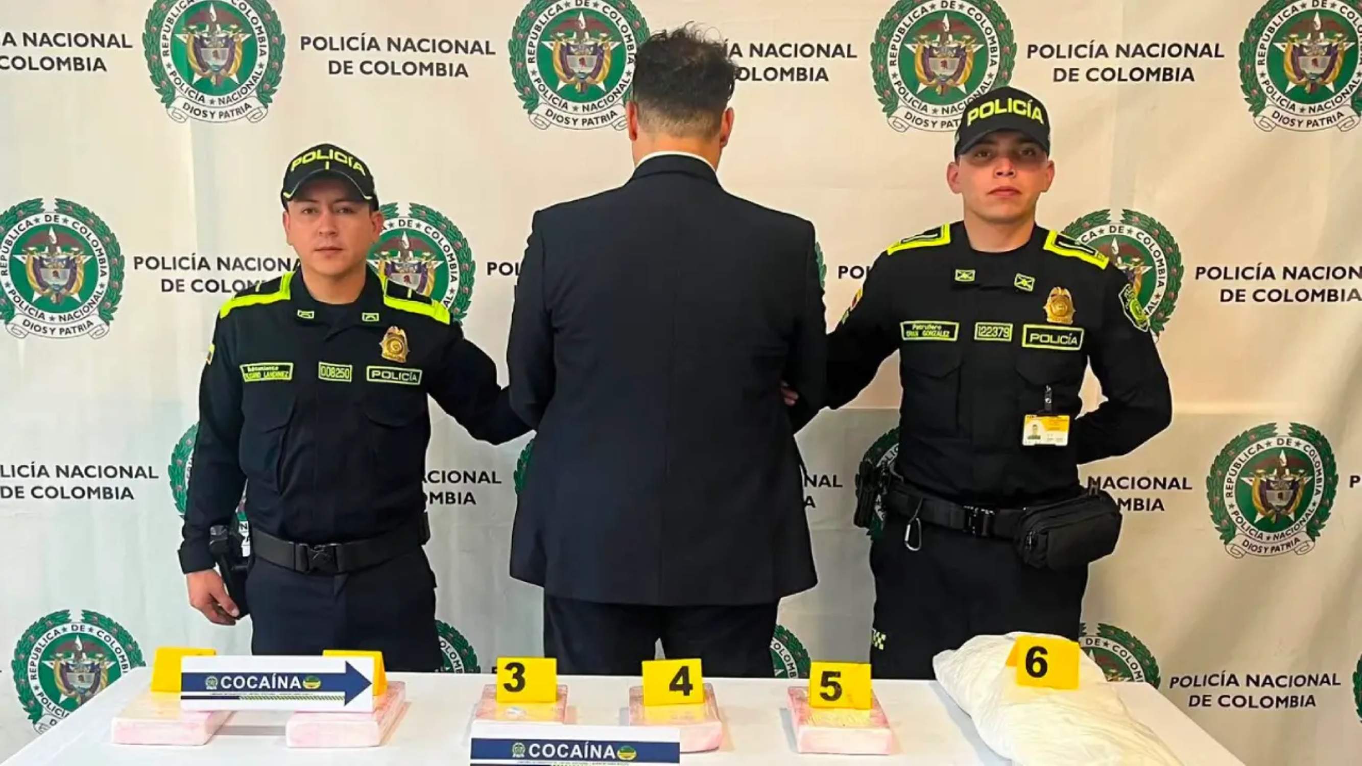 La mala idea de Carlos, el español que disfrazado de piloto quería traer cocaína de Colombia a Barcelona La mala idea de Carlos, el español que disfrazado de piloto quería traer cocaína de Colombia a Barcelona