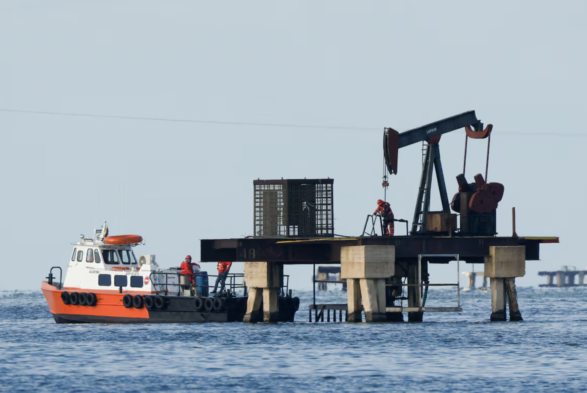 Funcionarios: una empresa estadounidense asumirá el control de algunos campos petroleros de Venezuela anteriormente gestionados por compañías chinas y rusas Funcionarios: una empresa estadounidense asumirá el control de algunos campos petroleros de Venezuela anteriormente gestionados por compañías chinas y rusas
