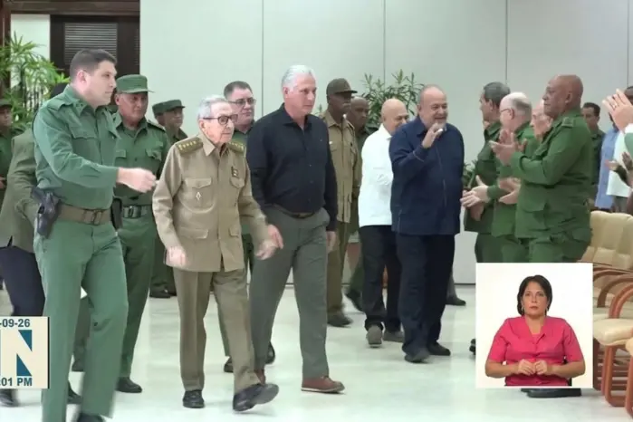 Raúl Castro reaparece en La Habana y desmiente rumores sobre su salud Raúl Castro reaparece en La Habana y desmiente rumores sobre su salud